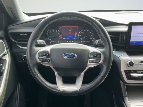 Used 2021 Ford Explorer XLT RWD image 9