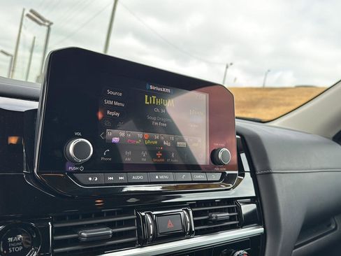 Used 2025 Nissan Pathfinder SV image 21