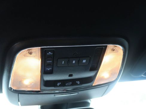 Used 2020 Dodge Durango R/T w/ Technology Group RWD image 25