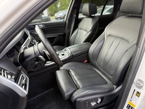 Used 2021 BMW X5 M50i AWD/4WD image 15