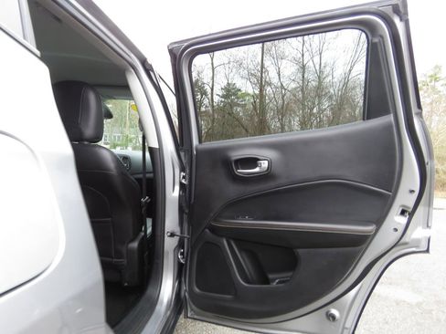 Used 2019 Jeep Compass Latitude w/ Popular Equipment Group AWD/4WD image 15