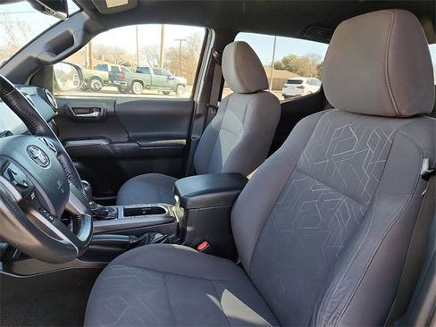 Used 2018 Toyota Tacoma SR image 13