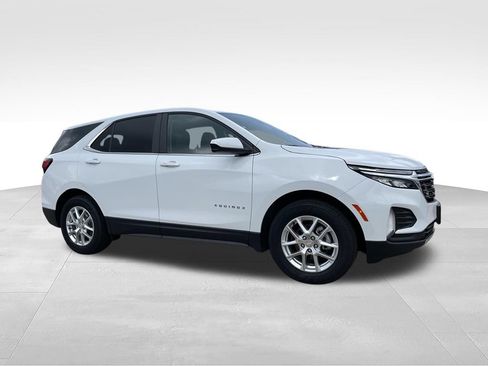 Used 2024 Chevrolet Equinox LT AWD/4WD image 2