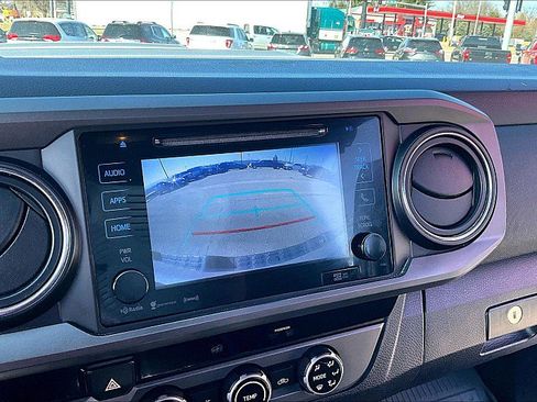 Used 2017 Toyota Tacoma TRD Sport w/ Tow Package (A/T) image 15