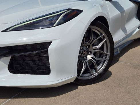 Used 2025 Chevrolet Corvette Z06 RWD image 8