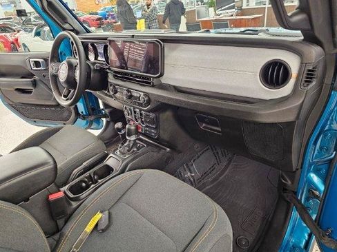 Used 2024 Jeep Wrangler Unlimited AWD/4WD image 12