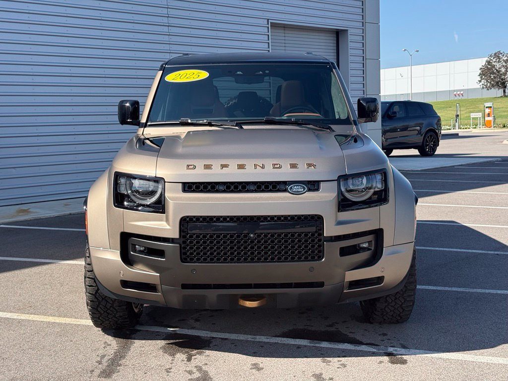 Used 2025 Land Rover Defender 110 AWD/4WD image 2