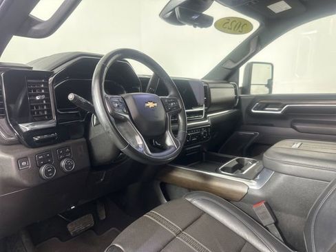 Used 2025 Chevrolet Silverado 2500 High Country w/ High Country Premium Package AWD/4WD image 7