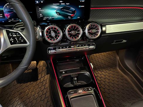 Certified 2025 Mercedes-Benz GLB 250 4MATIC image 36