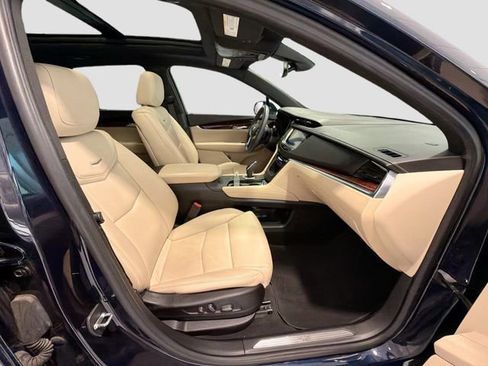 Used 2017 Cadillac XT5 Luxury w/ Driver Awareness Package FWD image 25