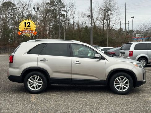Used 2015 Kia Sorento LX image 6