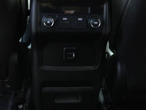 Used 2018 GMC Acadia SLE w/ LPO, Black Accent Package AWD/4WD image 32