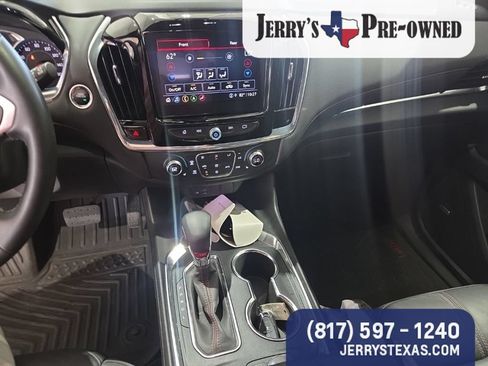 Used 2023 Chevrolet Traverse RS FWD image 9