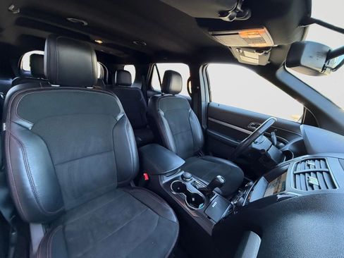 Used 2018 Ford Explorer XLT w/ Equipment Group 202A AWD/4WD image 23