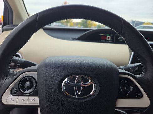 Used 2016 Toyota Prius Four image 27