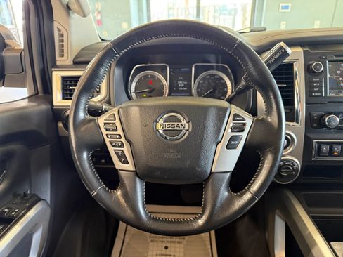 Used 2019 Nissan Titan PRO-4X AWD/4WD image 14