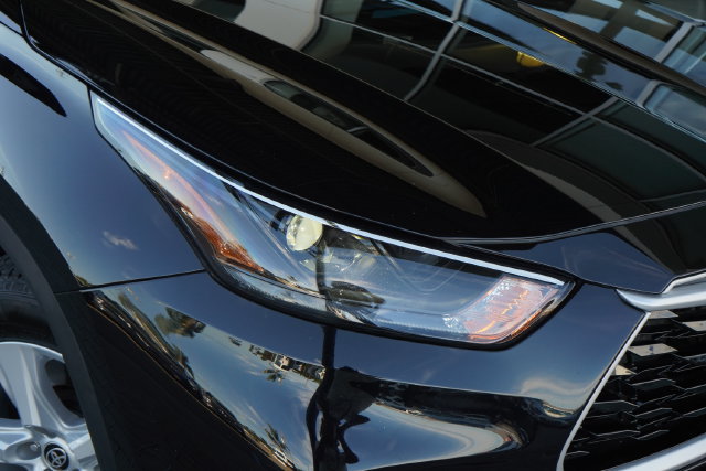 Used 2022 Toyota Highlander LE AWD/4WD image 11