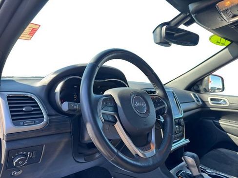 Certified 2022 Jeep Grand Cherokee Laredo X image 11