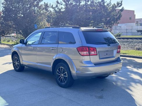 Used 2018 Dodge Journey SE w/ Connectivity Group image 3
