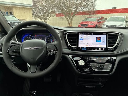 New 2026 Chrysler Pacifica Select image 14