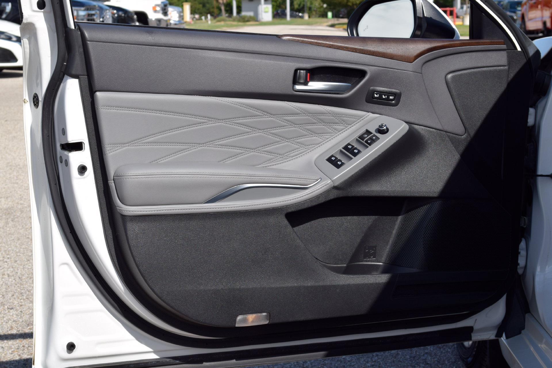 Used 2021 Toyota Avalon Limited w/ Advanced Safety Package FWD image 17