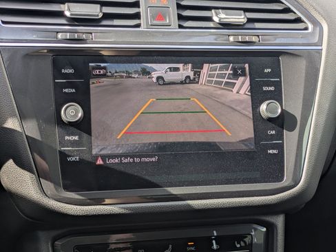 Used 2022 Volkswagen Tiguan SE AWD/4WD image 28