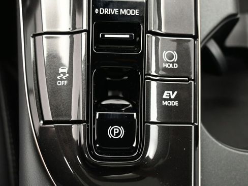 Certified 2026 Toyota Crown Signia AWD/4WD image 30