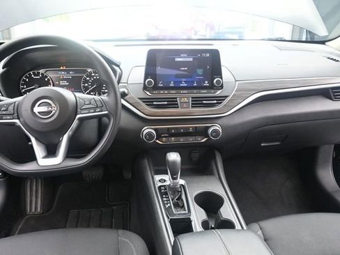 Used 2025 Nissan Altima 2.5 SV FWD image 19