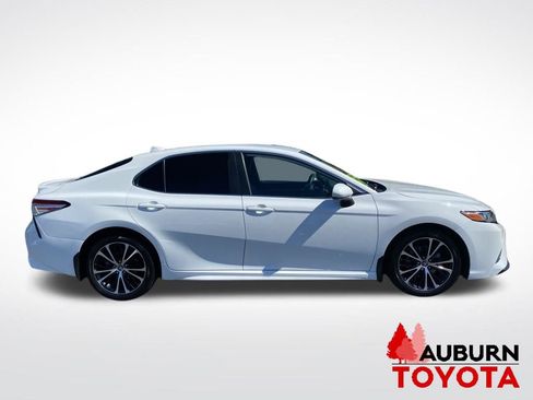 Used 2020 Toyota Camry SE FWD image 8
