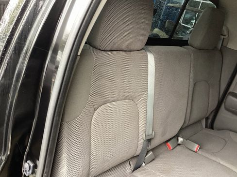 Used 2016 Nissan Frontier SV image 20