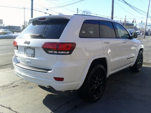 Used 2022 Jeep Grand Cherokee Laredo X image 5