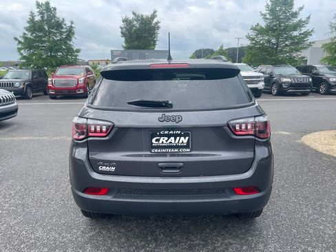 Used 2024 Jeep Compass Latitude w/ Convenience Group AWD/4WD image 6