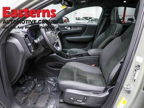 Used 2023 Volvo C40 P8 Recharge Plus w/ Climate Package image 21