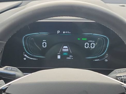 Used 2025 Kia Niro EX FWD image 23