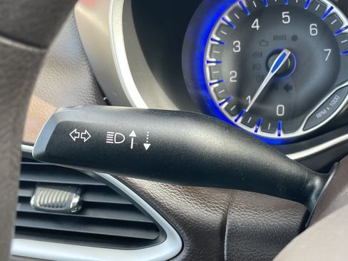 Used 2018 Chrysler Pacifica Touring Plus FWD image 16