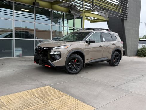 Used 2025 Nissan Rogue SV AWD/4WD image 1