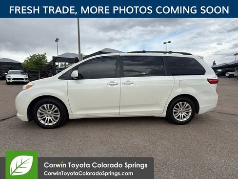 Used 2017 Toyota Sienna XLE w/ XLE Navigation Package FWD image 5