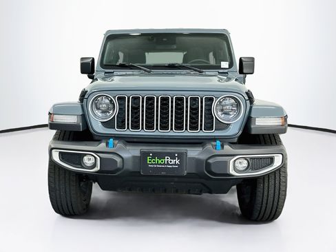 Used 2024 Jeep Wrangler Unlimited Sahara AWD/4WD image 2