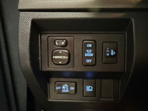Used 2018 Toyota Tundra SR5 image 18