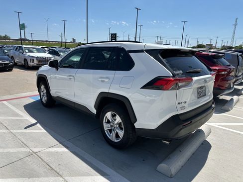 Used 2021 Toyota RAV4 XLE w/ Convenience Package FWD image 11