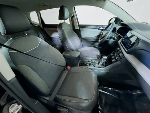 Used 2024 Volkswagen Taos SE image 26