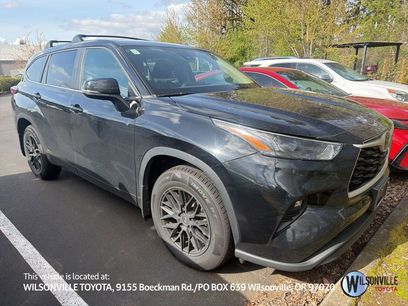 Used 2023 Toyota Highlander LE