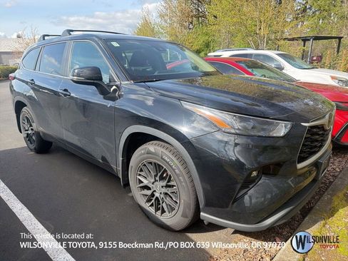 Used 2023 Toyota Highlander LE image 1