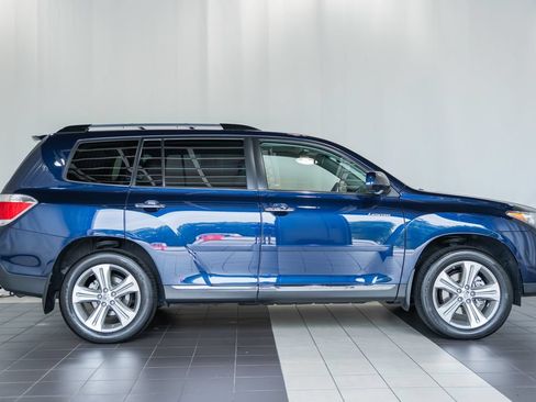 Used 2012 Toyota Highlander Limited w/ Tow Pkg AWD/4WD image 3