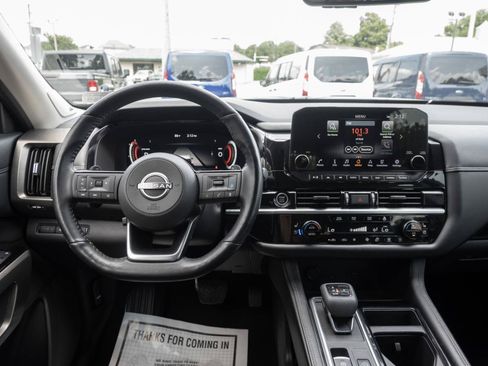 Used 2023 Nissan Pathfinder Platinum AWD/4WD image 22