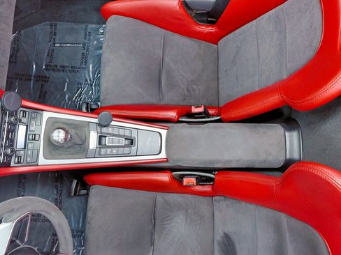 Used 2016 Porsche Boxster Spyder image 93