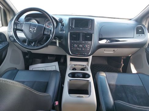 Used 2019 Dodge Grand Caravan SXT FWD image 9