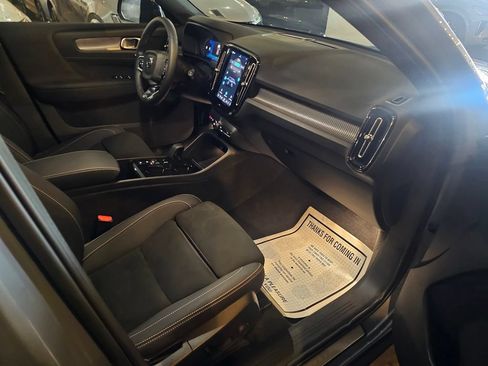 Certified 2023 Volvo XC40 B5 Plus w/ Protection Package Premier AWD/4WD image 10