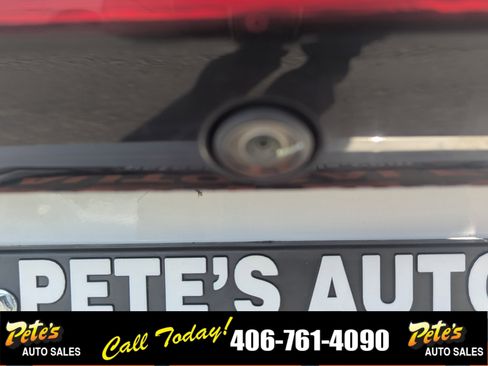 Used 2023 Chrysler Pacifica Touring-L image 13