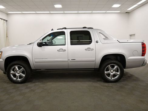 Used 2013 Chevrolet Avalanche LTZ AWD/4WD image 4